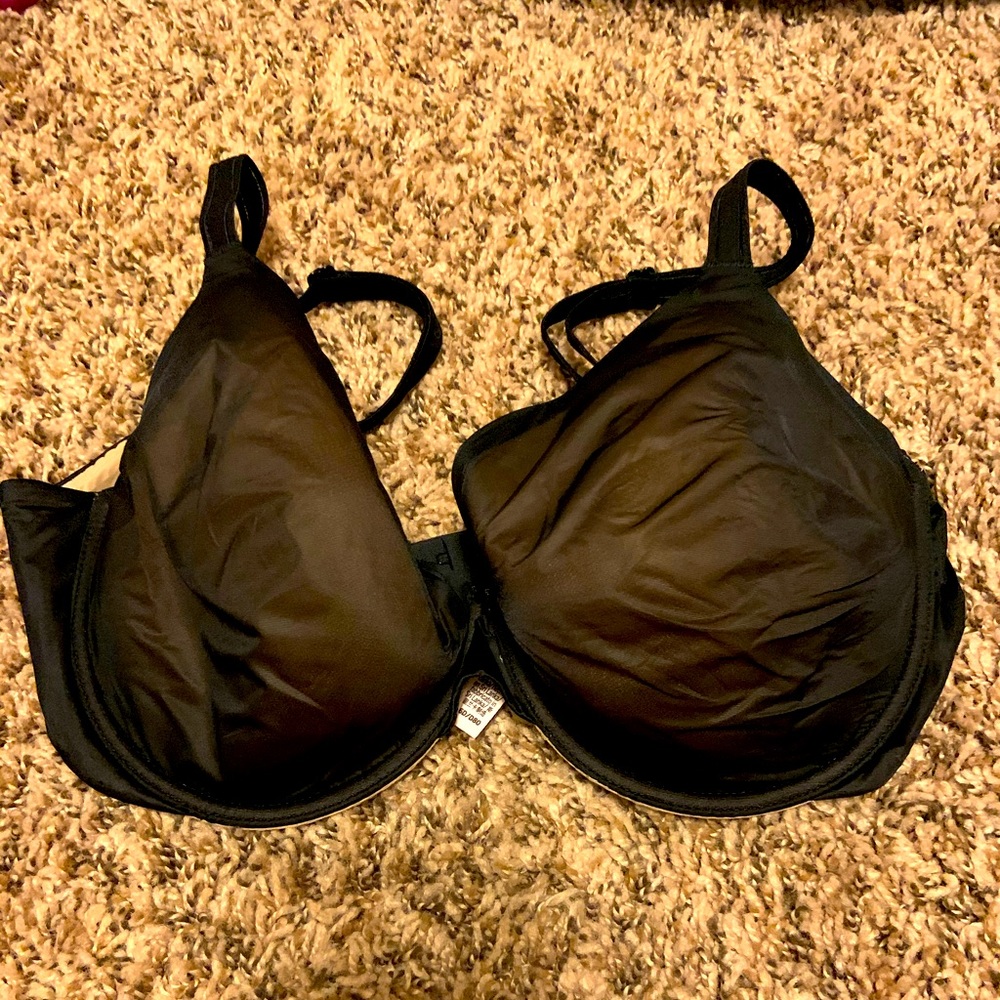 Black lined perfect Victoria Secret bra